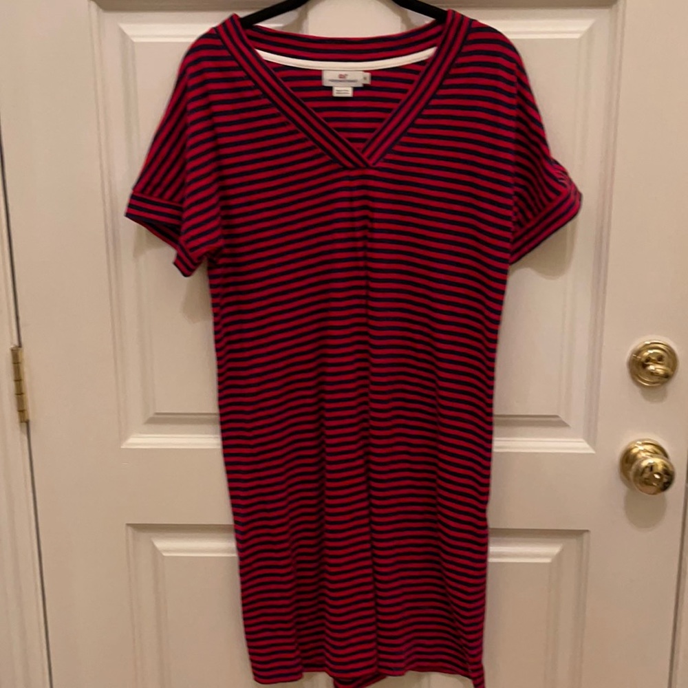 Vineyard Vines v-neck t-shirt dress, Size M